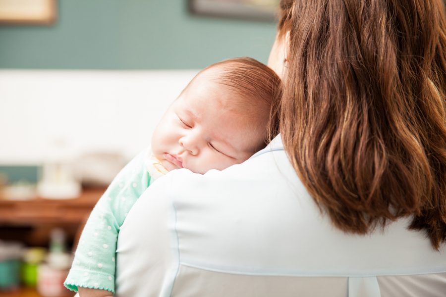 Rumori bianchi e rumori rosa: ecco come aiutano il sonno del bebè